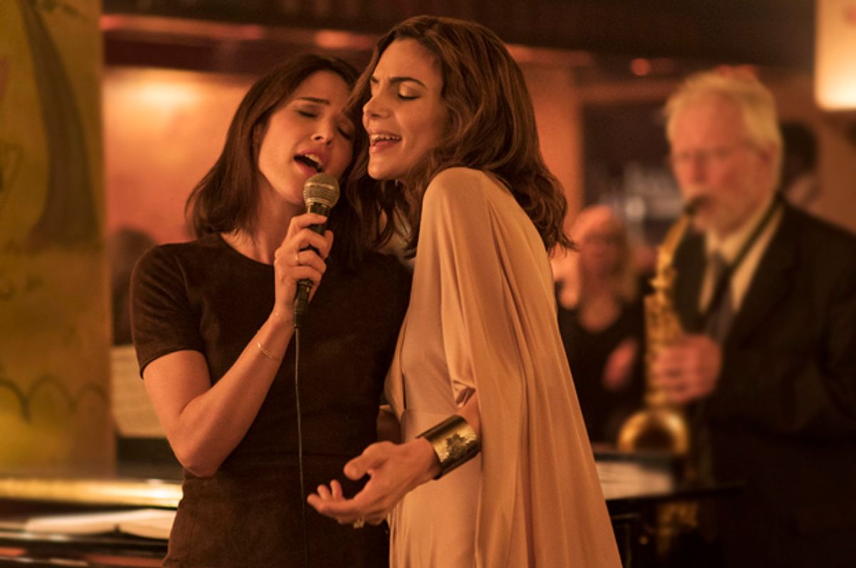 Cobie Smulders and Annie Parisse in "Friends From College" (Netflix/David Lee)