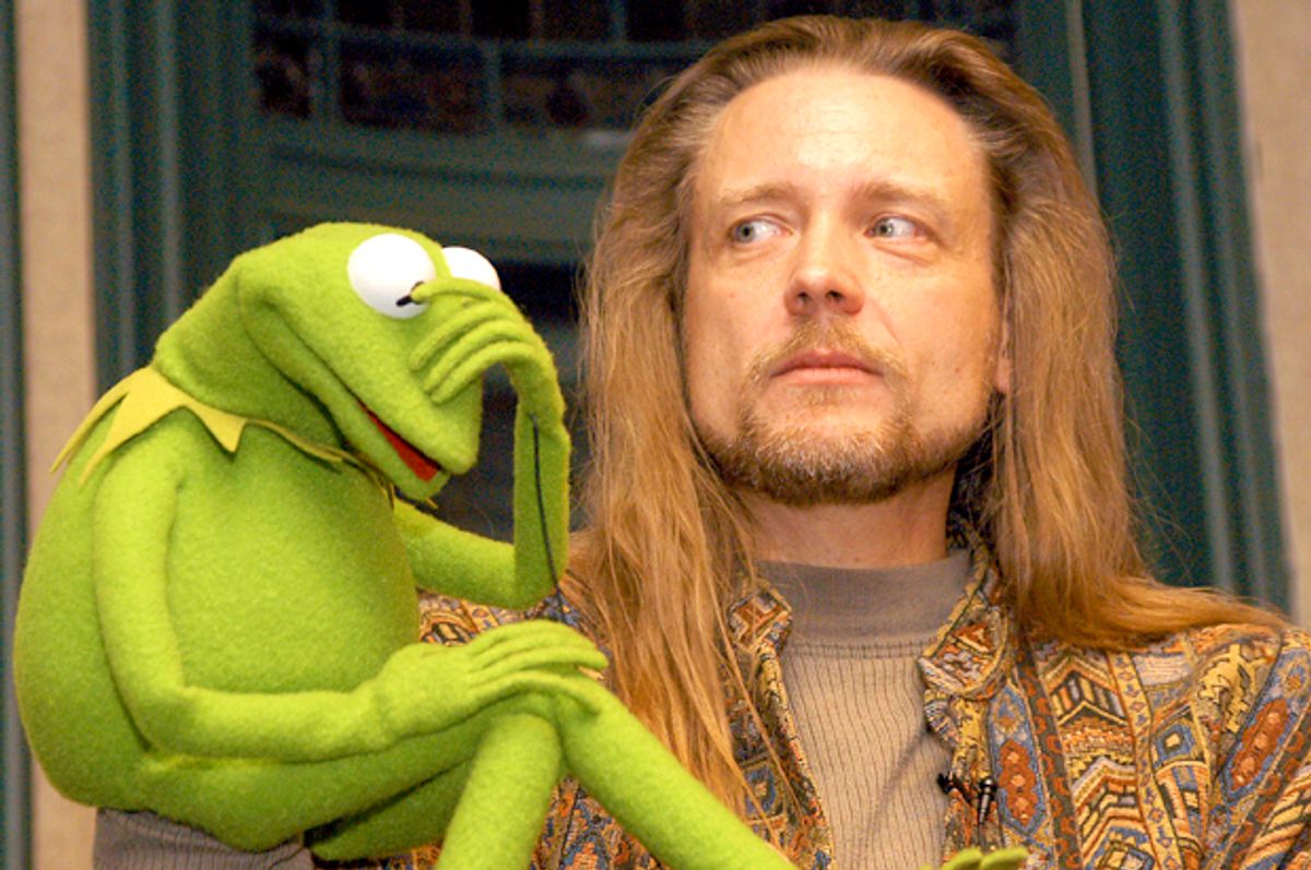 Muppet Kermit the Frog and his operator Steve Whitmire (Getty/Lawrence Lucier)