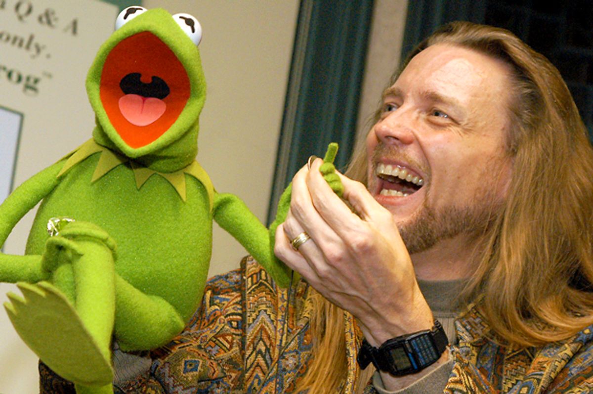 Muppet Kermit the Frog and his operator Steve Whitmire (Getty/Lawrence Lucier)