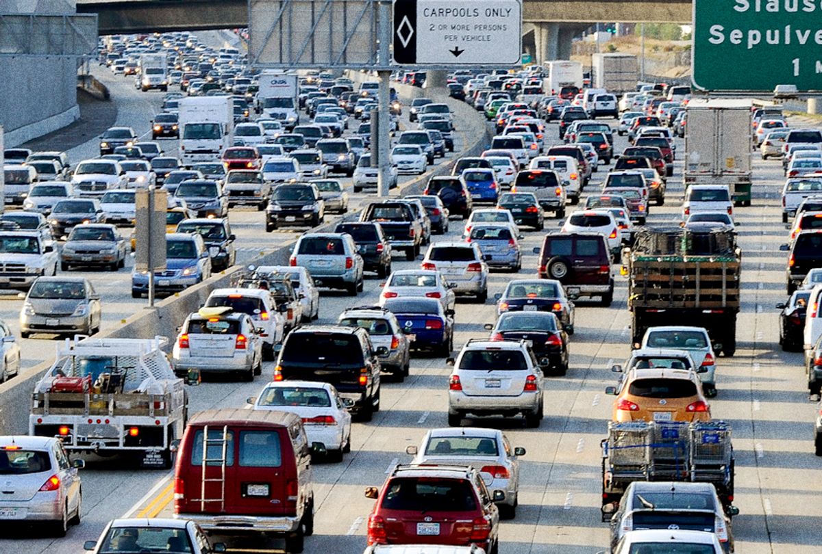 Traffic on the northbound and the southbound lanes of the Interstate 405 freeway near Los Angeles International Aiprort (Getty/Kevork Djansezian)