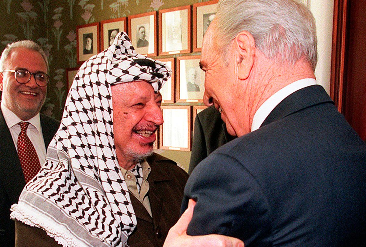 Yasser Arafat greets Shimon Peres in Oslo, August 24, 1998. (AP/Lise Aaserud)
