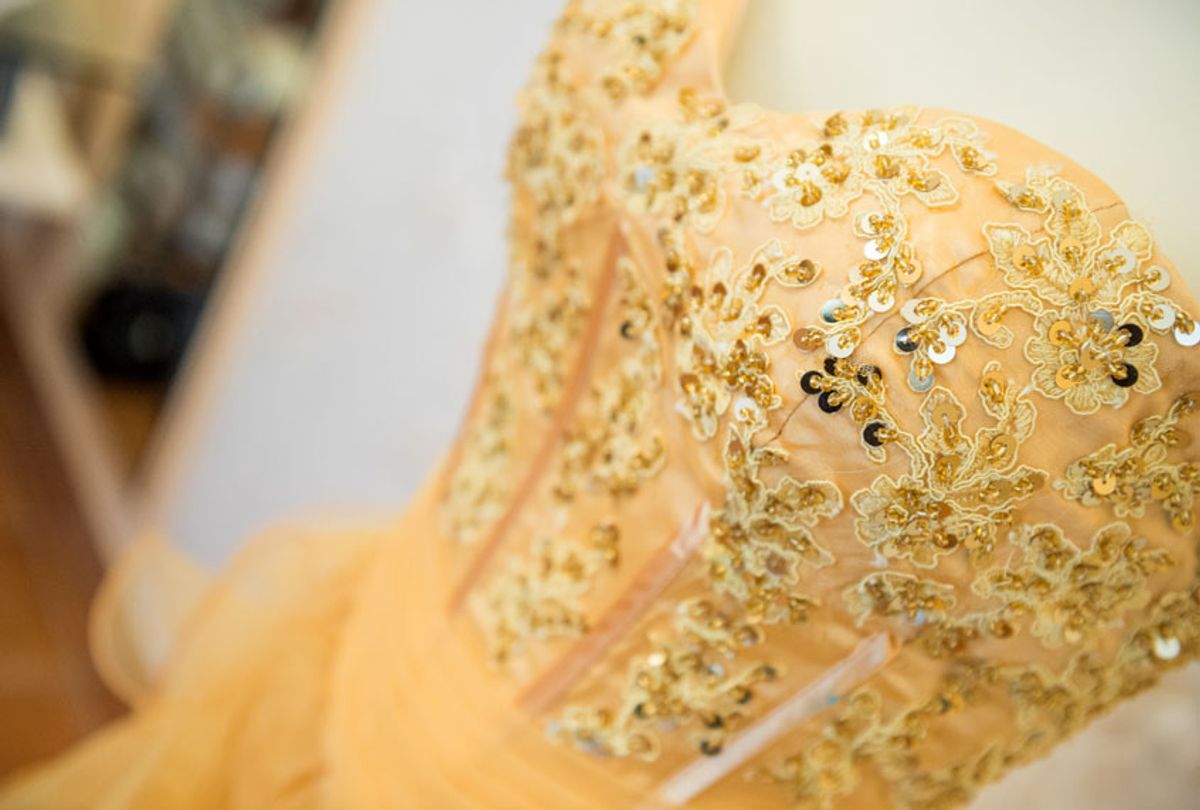 Gold Dress (Getty/cunfek)