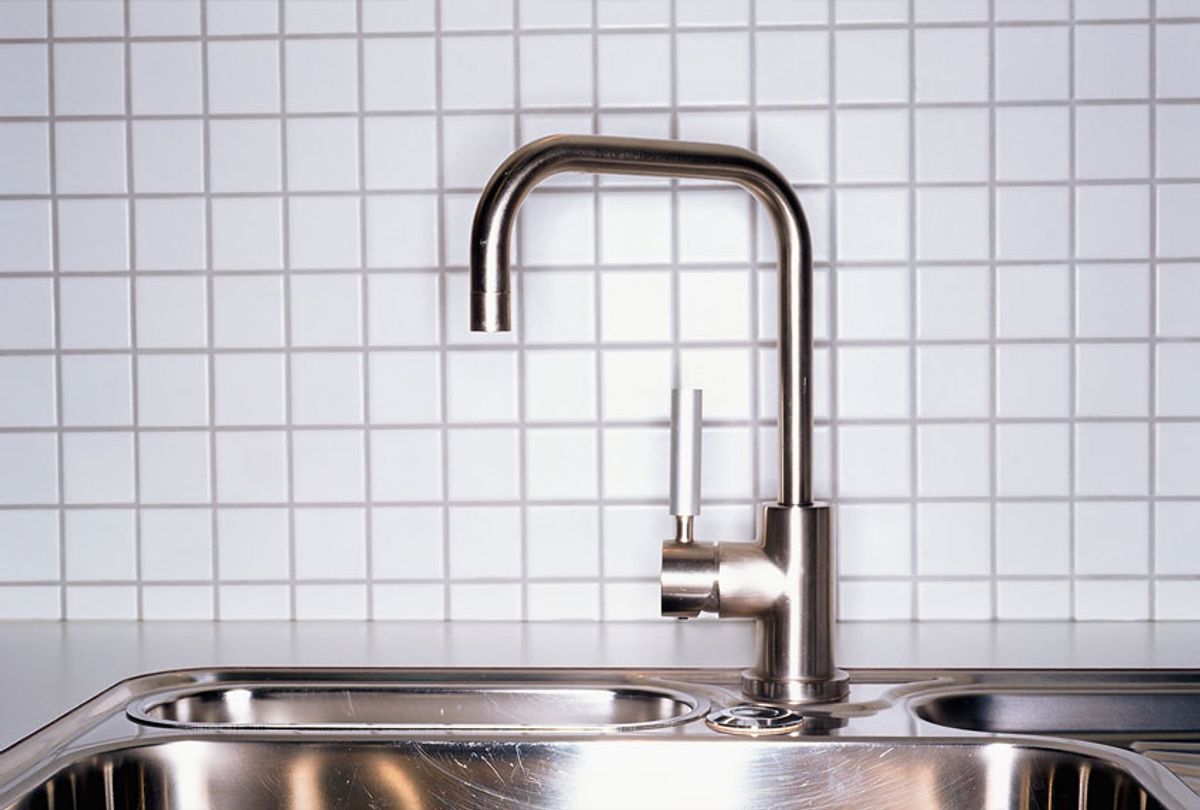 Metal kitchen sink (Getty Images)