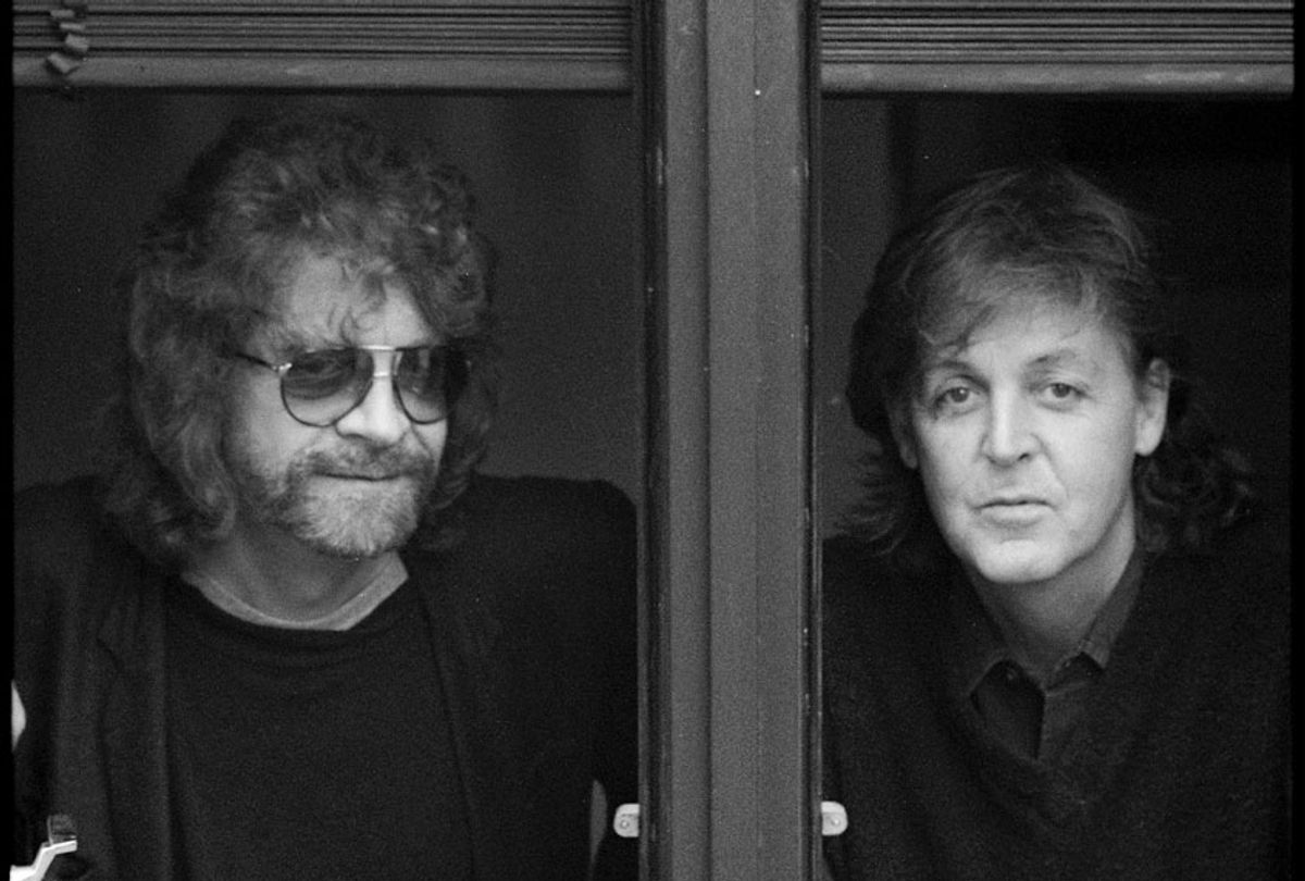 Jeff Lynne and Paul McCartney (Linda McCartney)