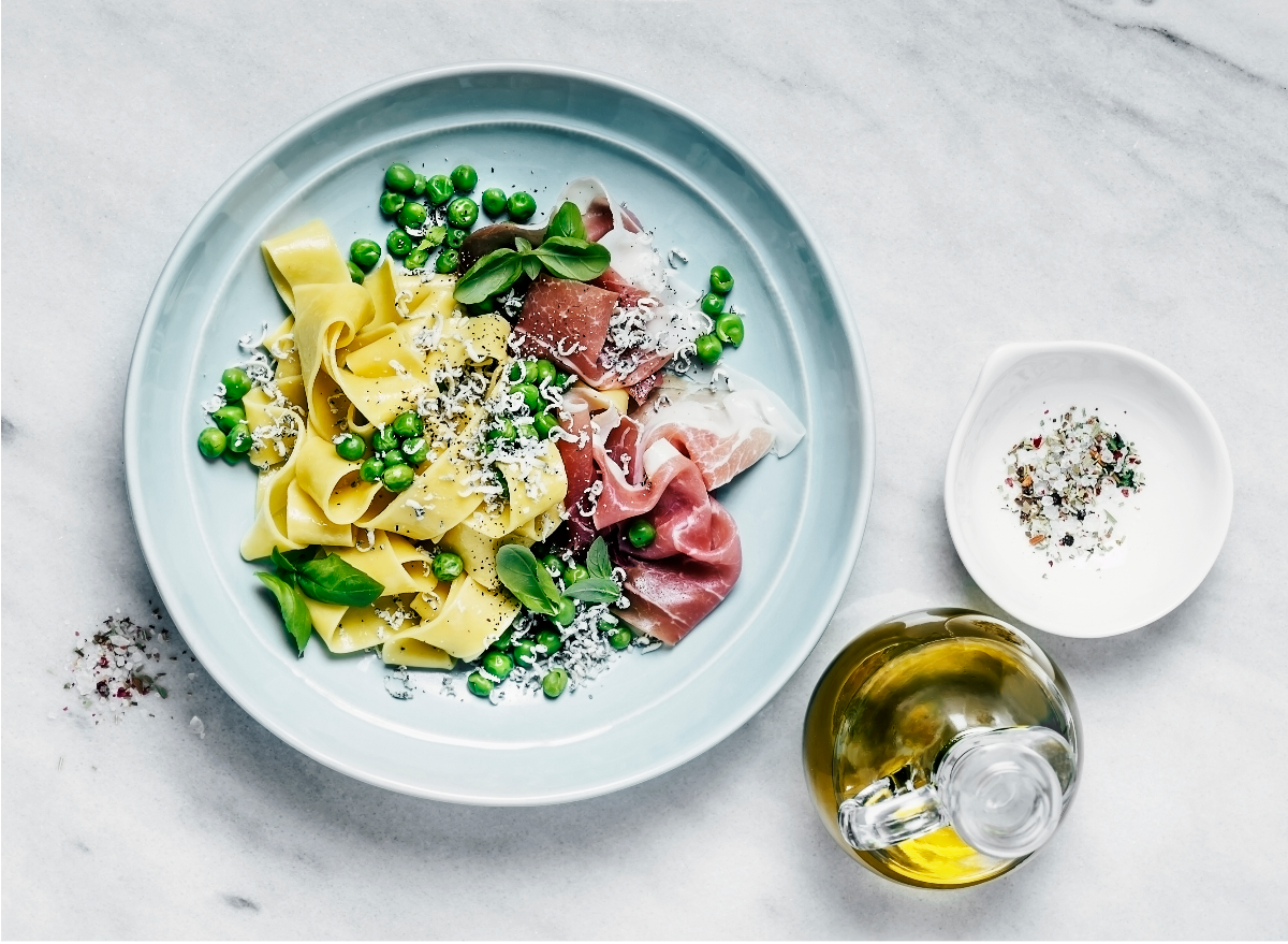 A bowl of pasta with prosciutto and green peas. (Getty images)