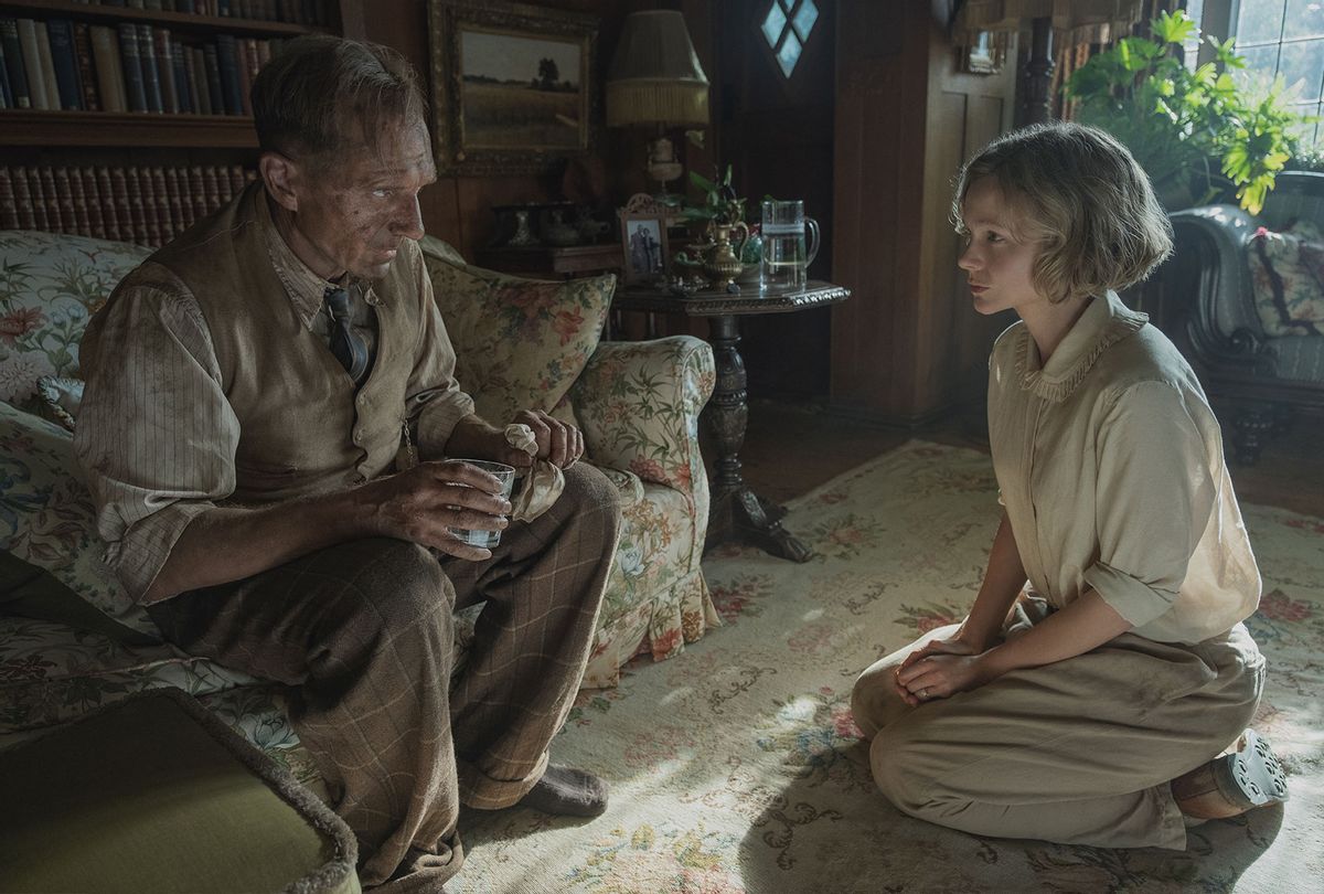Ralph Fiennes and Carey Mulligan in "The Dig" (Larry Horricks/Netflix)