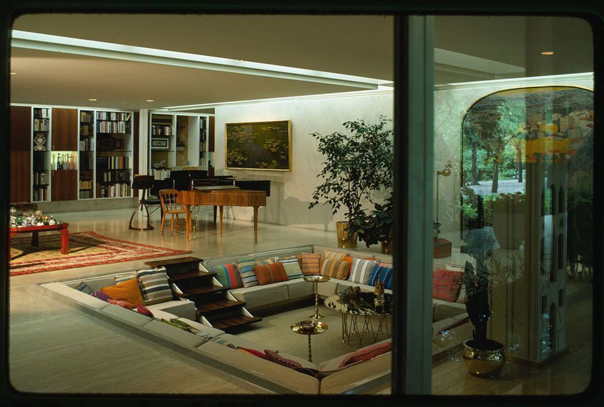 Conversation pit at Eero Saarinen's Miller house (Wikimedia Commons)