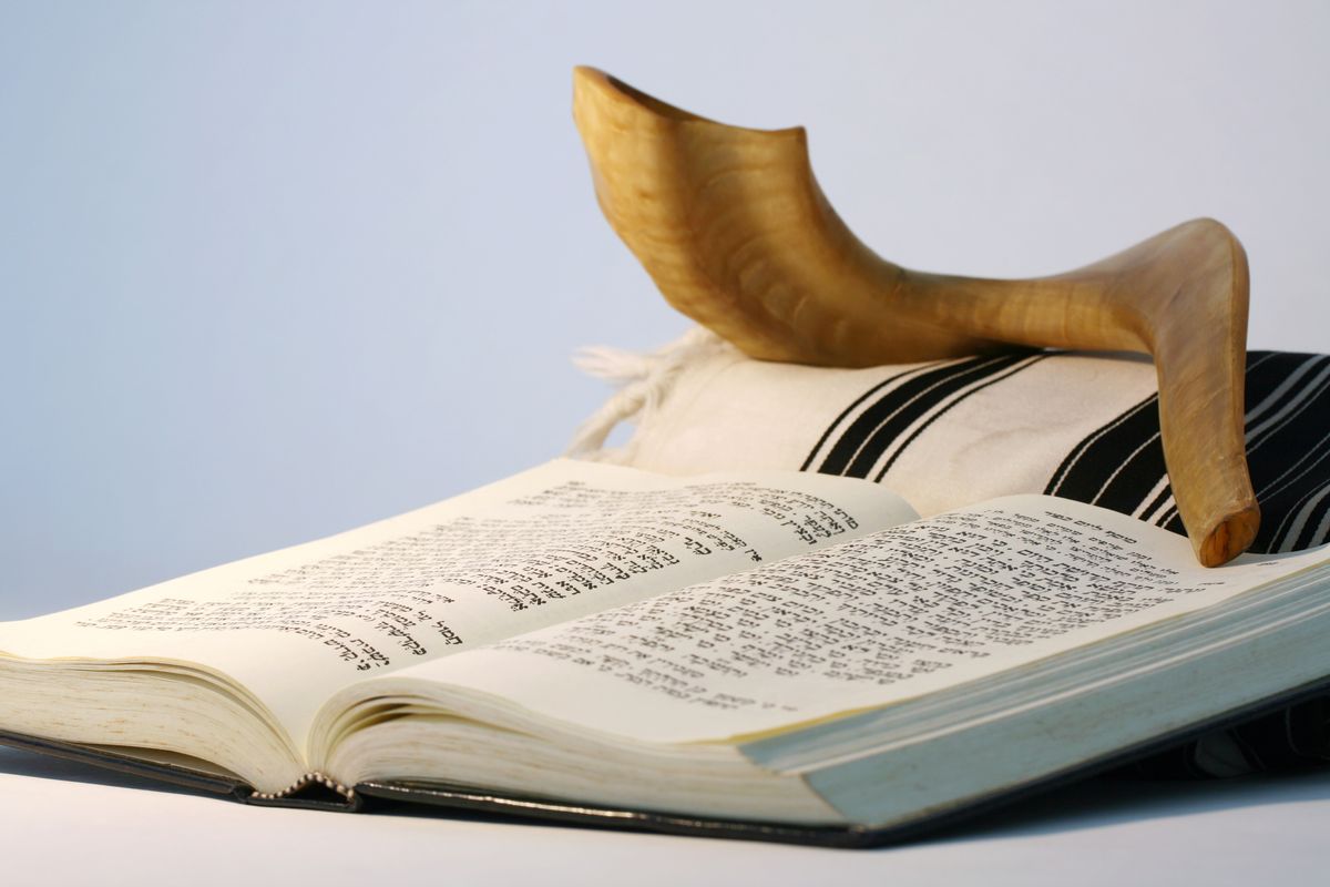 Religious Judaic objects used for prayer - a shofar, tallis, and prayer book.  (Getty Images)