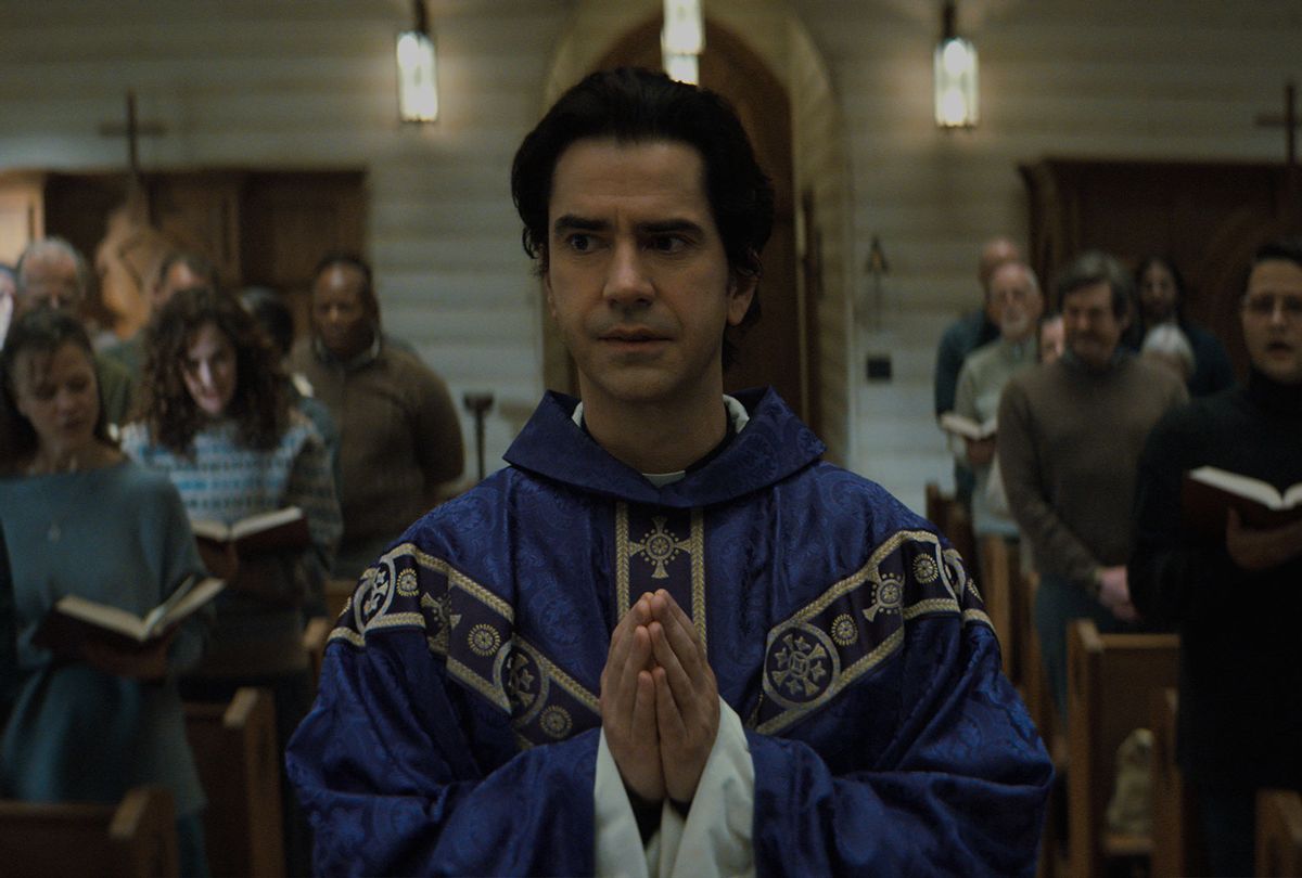 Hamish Linklater in "Midnight Mass" (Netflix)