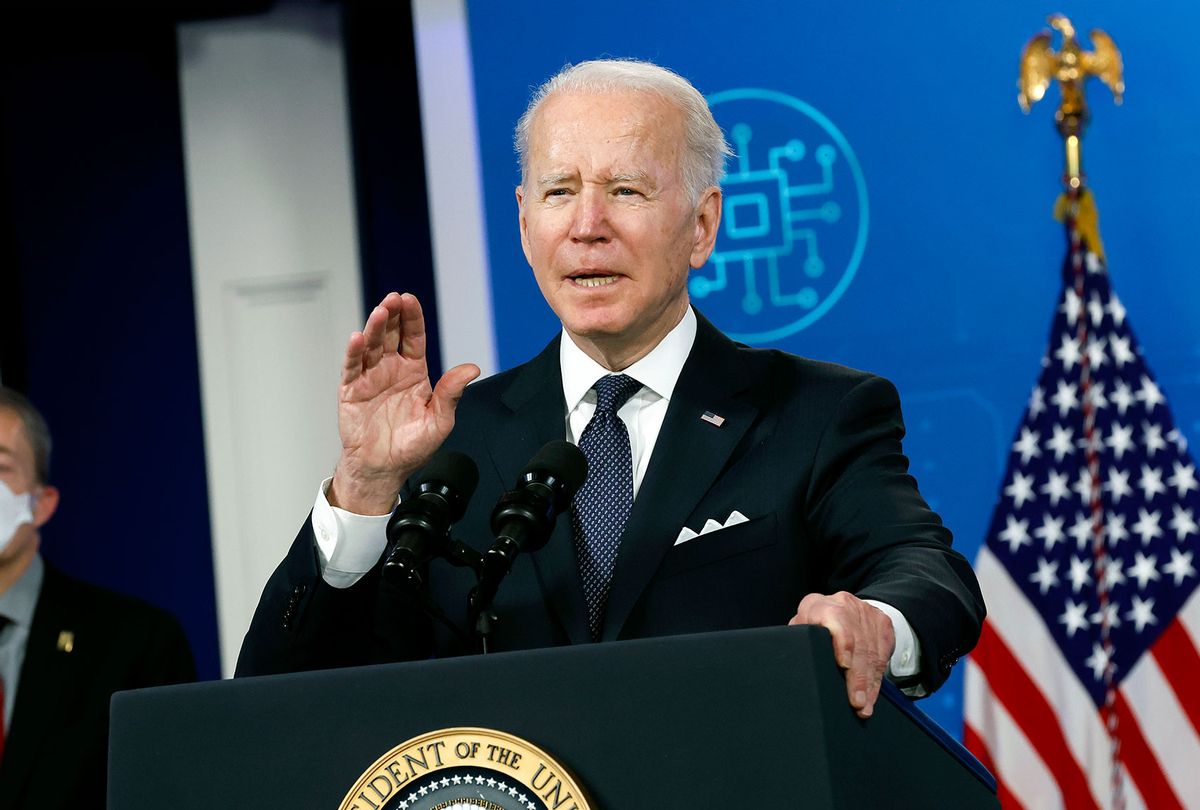 U.S. President Joe Biden (R) delivers remarks alongside Intel CEO Patrick Gelsinger as he speaks about the ongoing supply chain problems in the South Court Auditorium of the Eisenhower Executive Office Building on January 21, 2022 in Washington, DC. (Chip Somodevilla/Getty Images)
