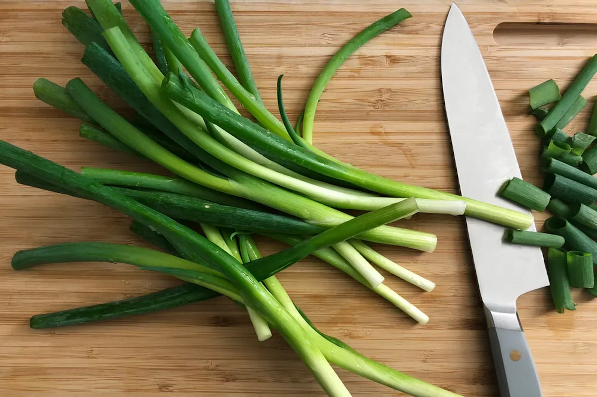 How to Cut Green Onions (aka Scallions) the Right Way