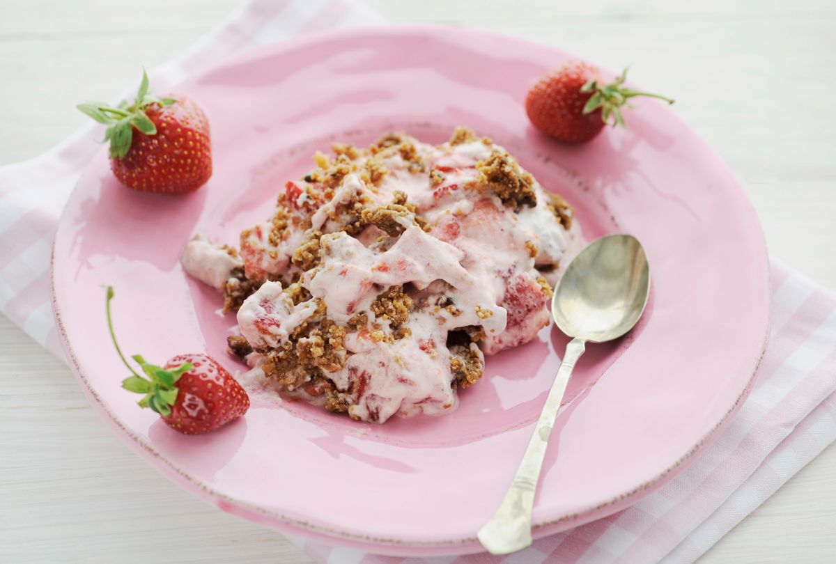 Strawberry dessert with butter-walnut crumbles  (Getty Images / StockFood)