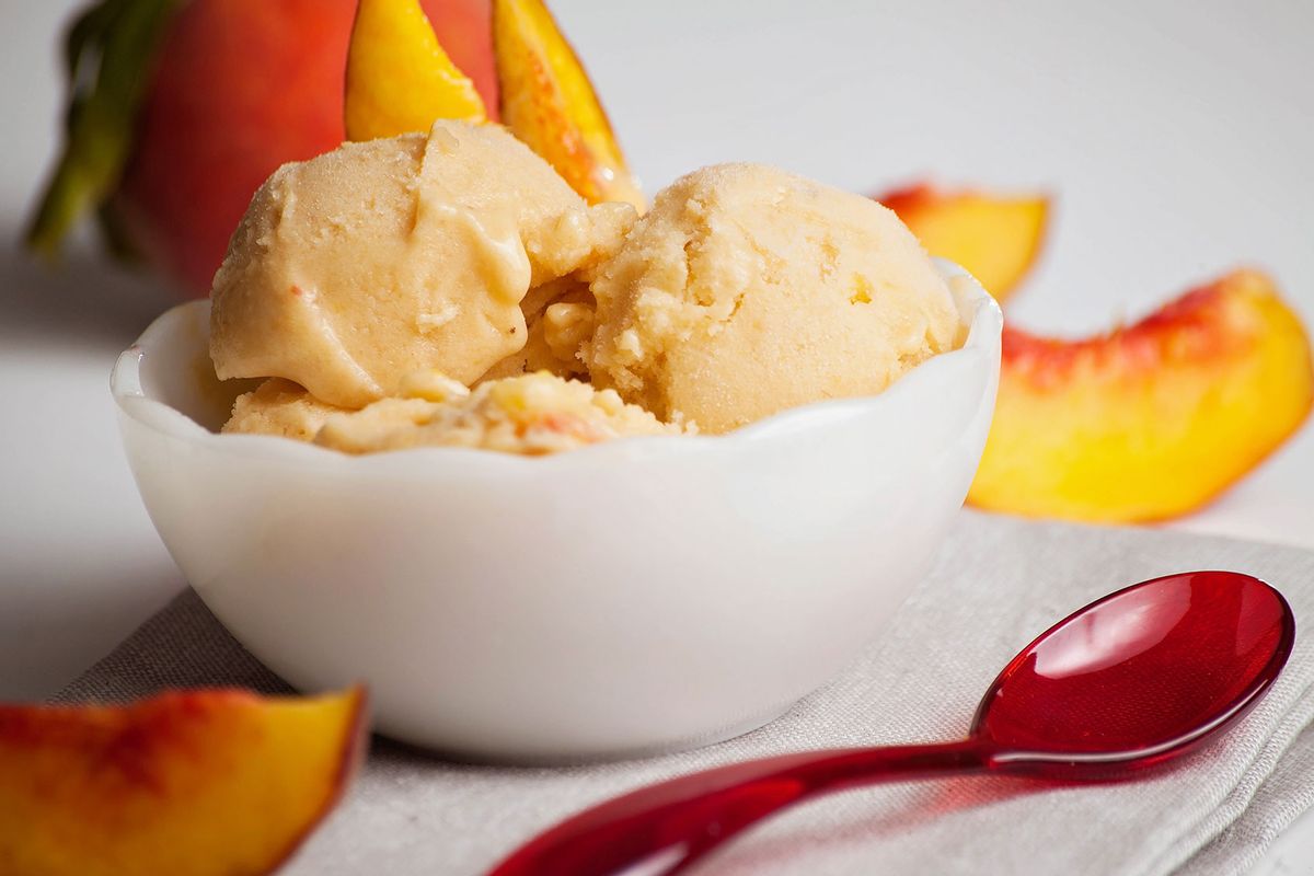 Homemade peach ice cream (Getty Images/by vesi_127)