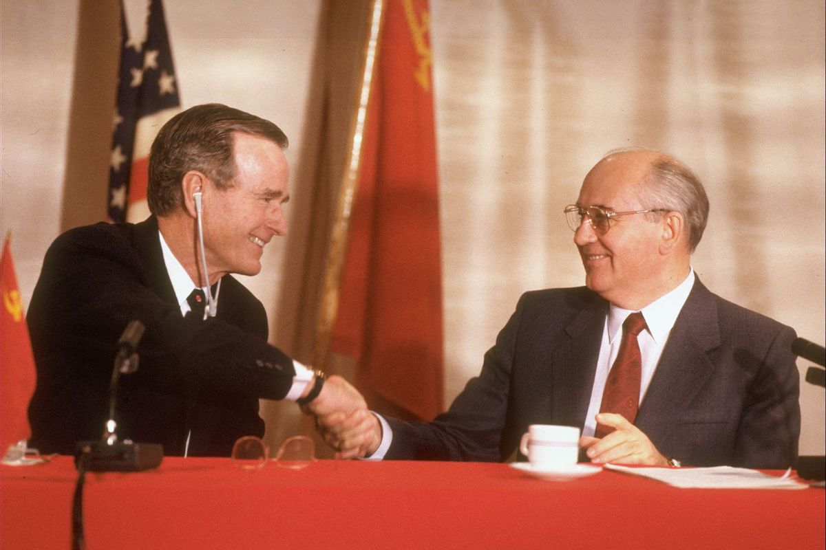 Pres. Bush (R) & Soviet Pres. Gorbachev shaking hands, all smiles, holding summit press conference, 1989 (Dirck Halstead/Getty Images)