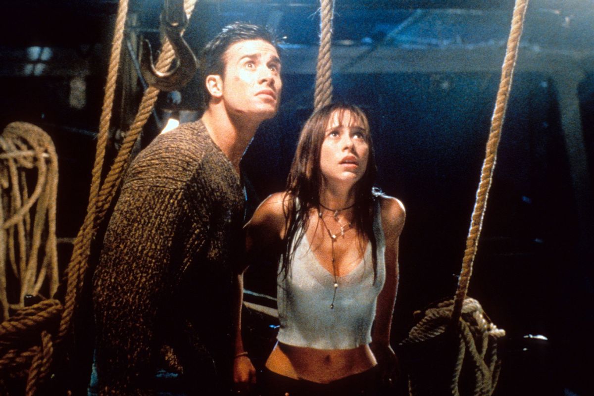 Freddie Prinze Jr and Jennifer Love Hewitt looking up in fear in a scene from the film 'I Know What You Did Last Summer', 1998. (Columbia Pictures/Getty Images)