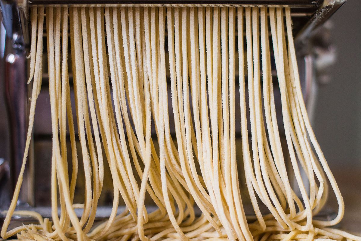 noodles_coming_out_from_maker_546853435.jpg