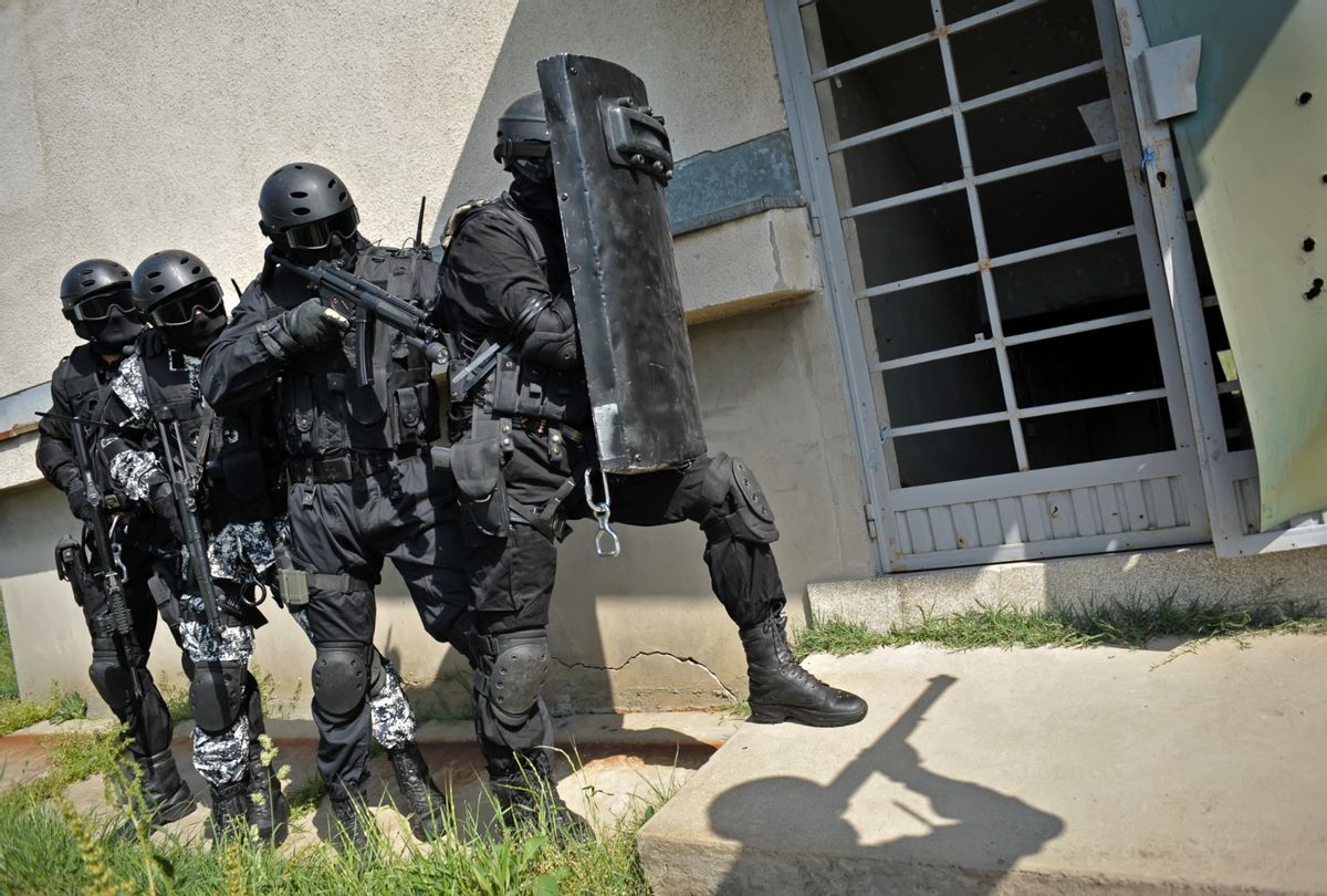 SWAT team prepares to breach the premises. (Vesnaandjic/Getty Images)