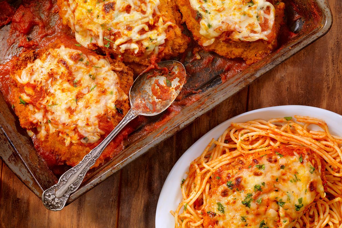 chicken parmesan with spaghetti 523264308