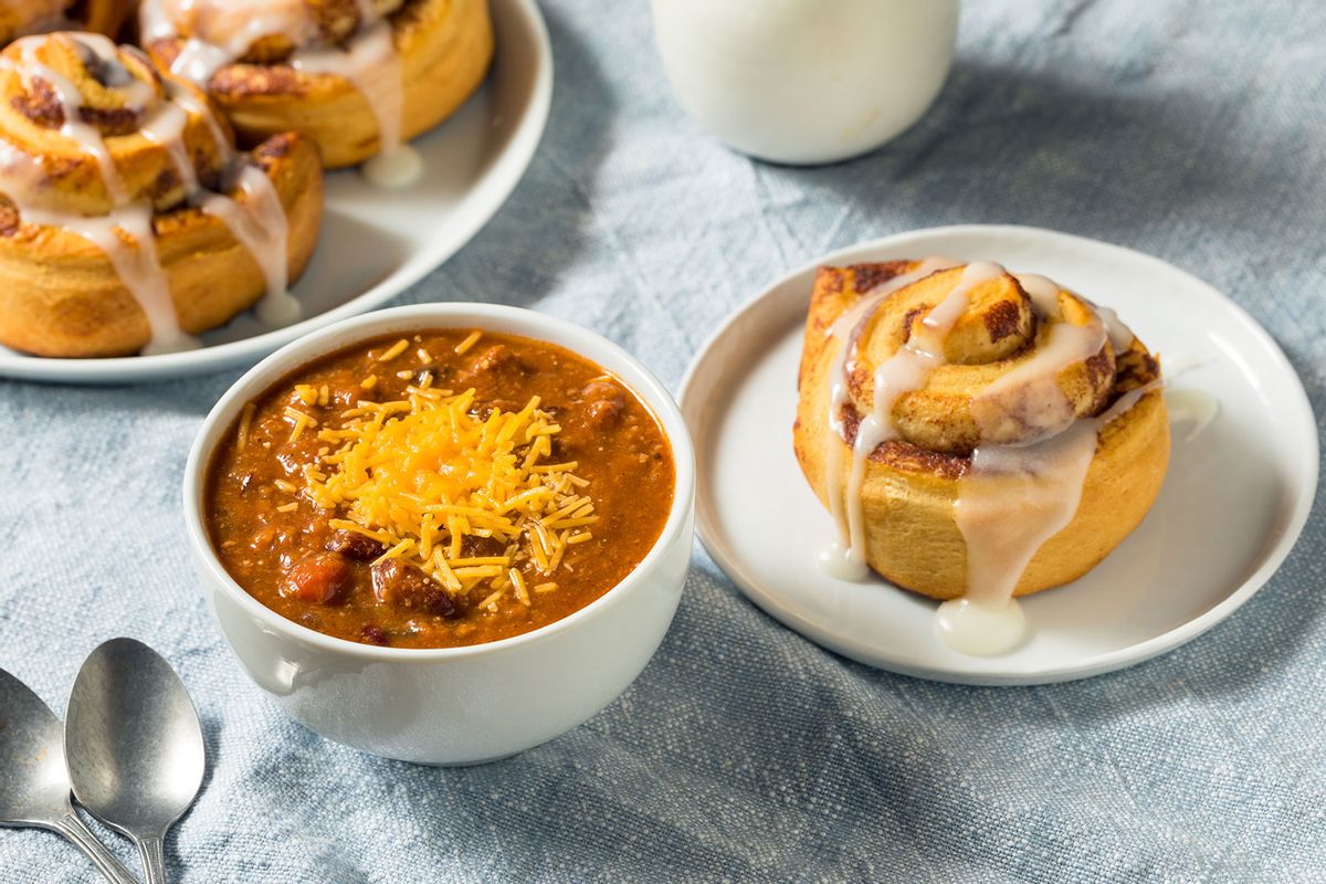 Homemade Chili Soup and Cinnamon Roll (Getty Images/bhofack2)