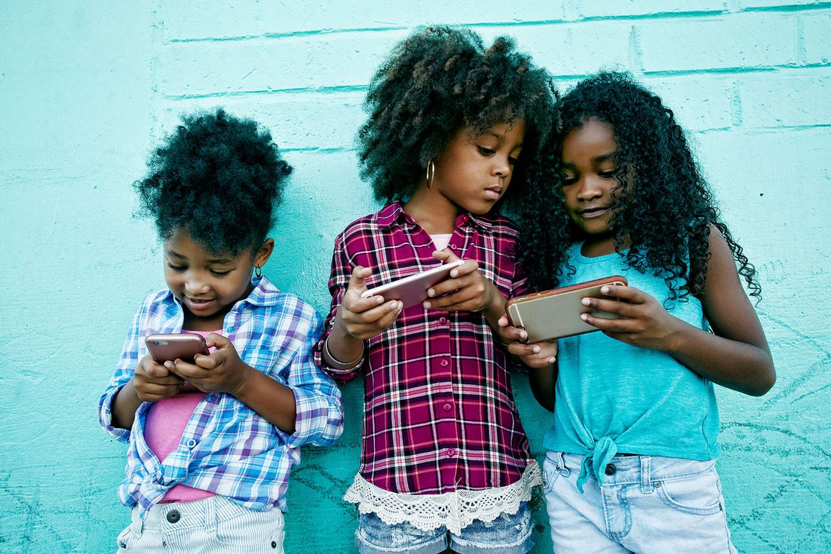 Little girls on smartphones (Getty Images/Peathegee Inc)