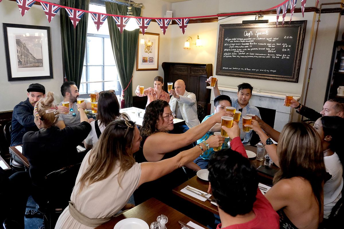 “Top Chef: World All Stars” goes on a pub crawl and elevates the best of London’s classic dishes