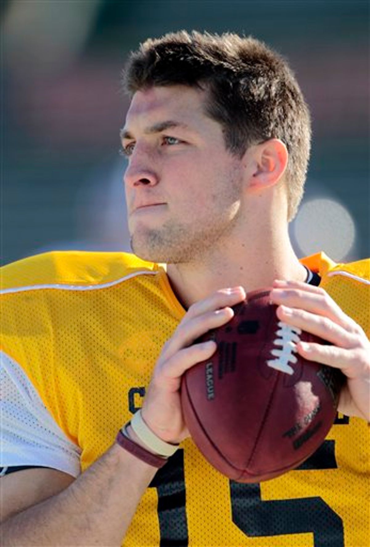 South squad quarterback Tim Tebow, of Florida, throws during practice for the NCAA college football Senior Bowl game, on Tuesday Jan. 26, 2010,  in Mobile, Ala.. (AP Photo/Dave Martin)   (AP)