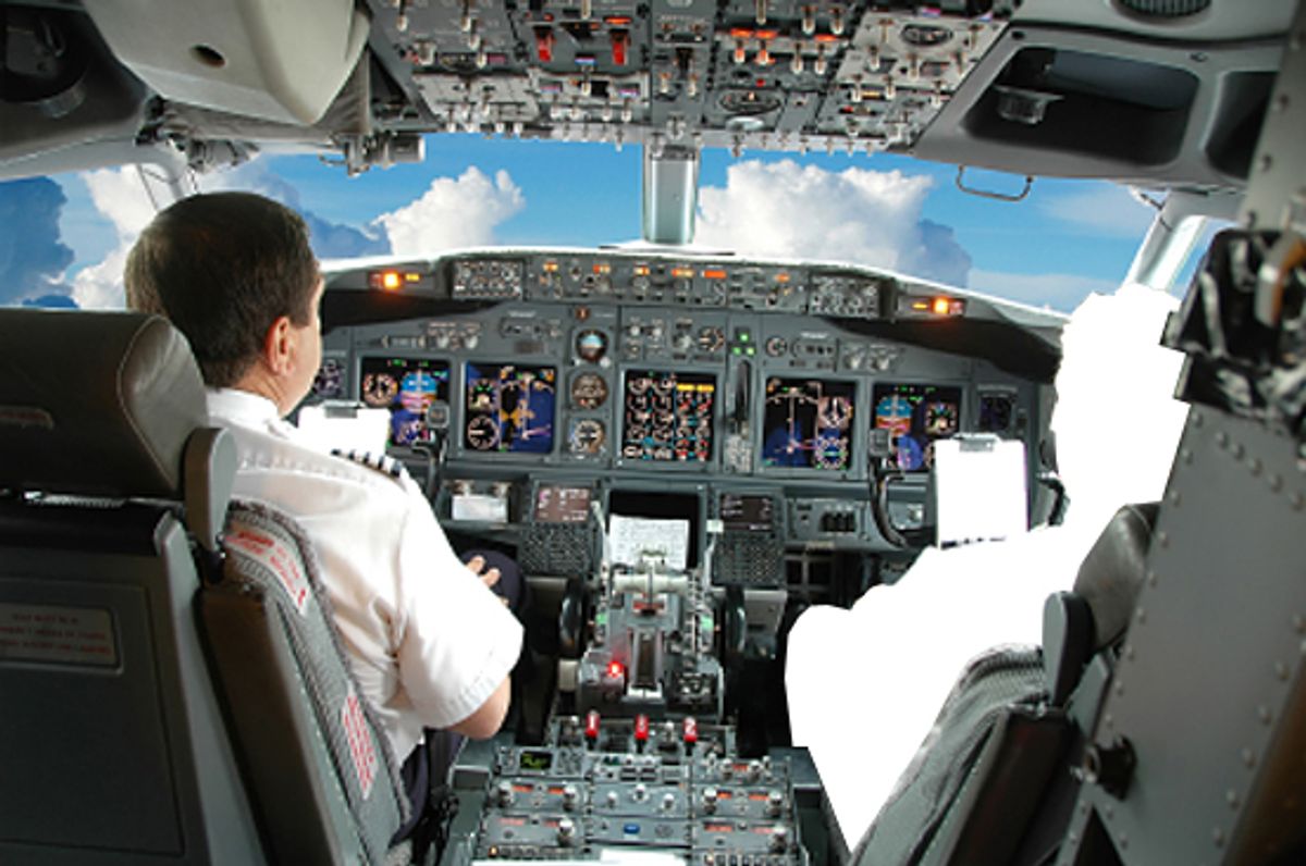 Pilots in the cockpit during a commercial flight (Carlos E. Santa Maria)