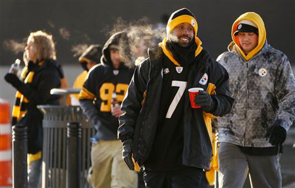 Fans walk toward the stadium in the cold before the AFC Championship NFL football game in between the New York Jets and Pittsburgh Steelers in Pittsburgh, Sunday, Jan. 23, 2011. (AP Photo/Matt Slocum) (AP)