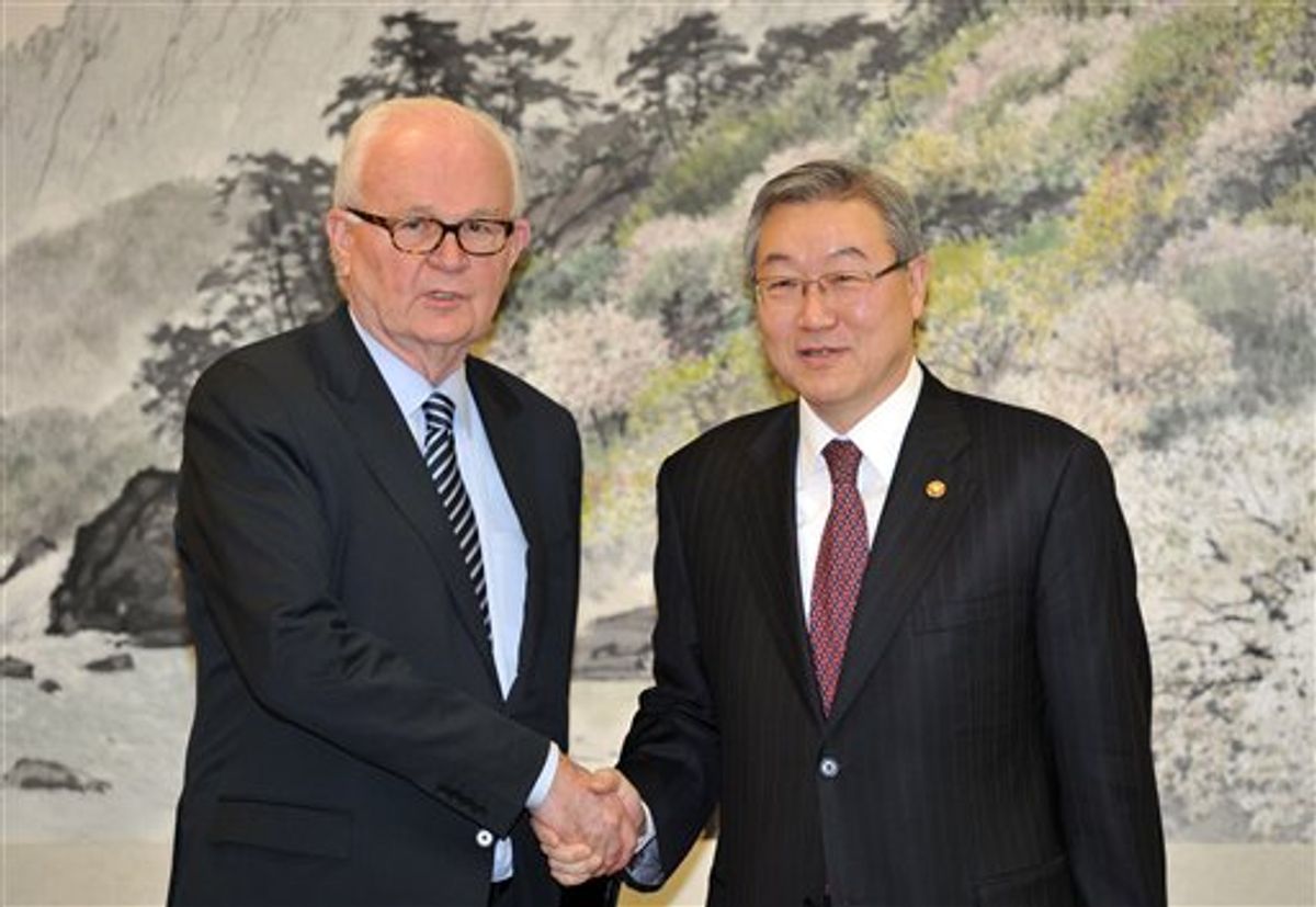 South Korean Foreign Minister Kim Sung-hwan, right, shakes hands with U.S. special envoy on North Korea, Stephen Bosworth before their meeting at the Foreign Ministry in Seoul Wednesday, Jan. 5, 2011. (AP Photo/Jung Yeon-je, Pool) (AP)