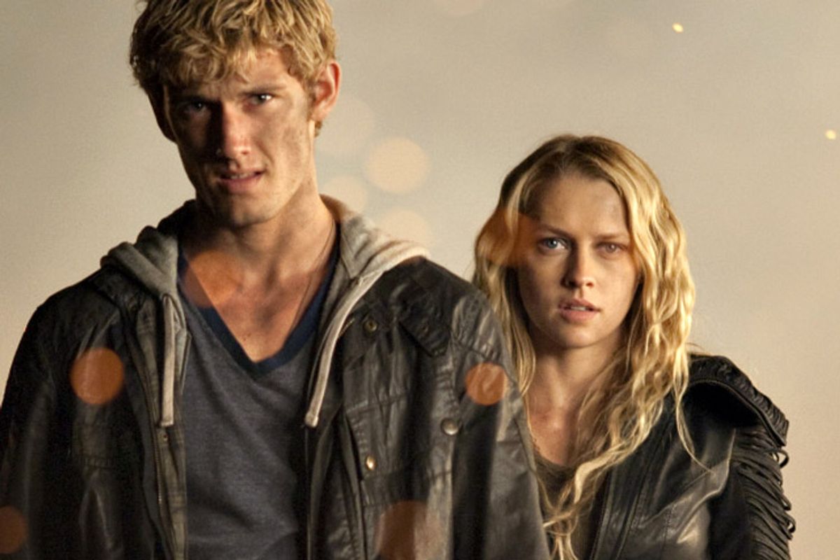 Alex Pettyfer and Teresa Palmer in "I Am Number Four"