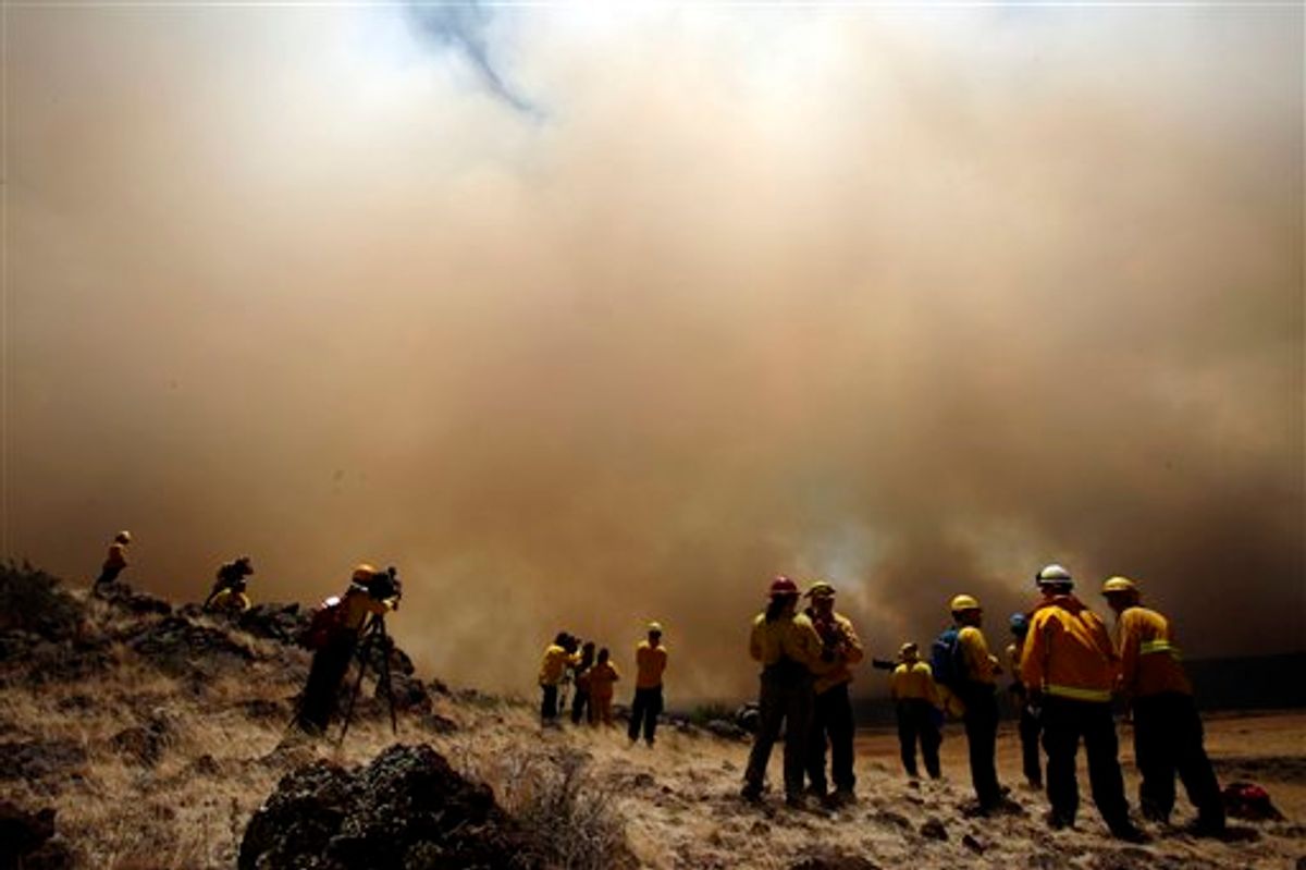 Members of the media watch the Wallow Fire from a ridge outside of Eagar, Ariz., Wednesday, June 8, 2011.   A raging forest fire in eastern Arizona has scorched an area the size of Phoenix, threatening thousands of residents and emptying towns as the flames race toward New Mexico. (AP Photo/Marcio Jose Sanchez)  (AP)