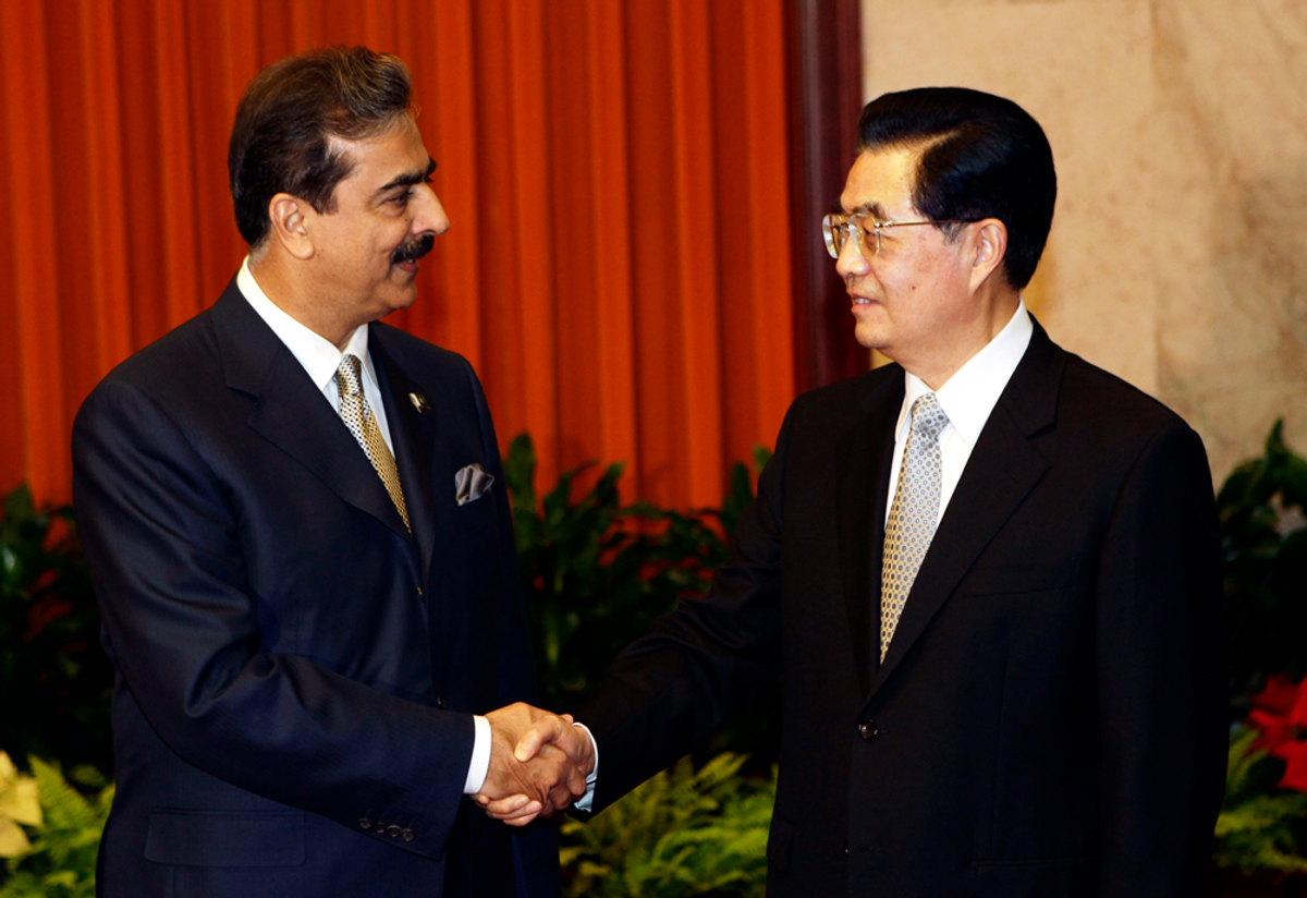Pakistan's Prime Minister Yusuf Raza Gilani (L) shakes hands with China's President Hu Jintao during a meeting in Beijing May 20, 2011    
