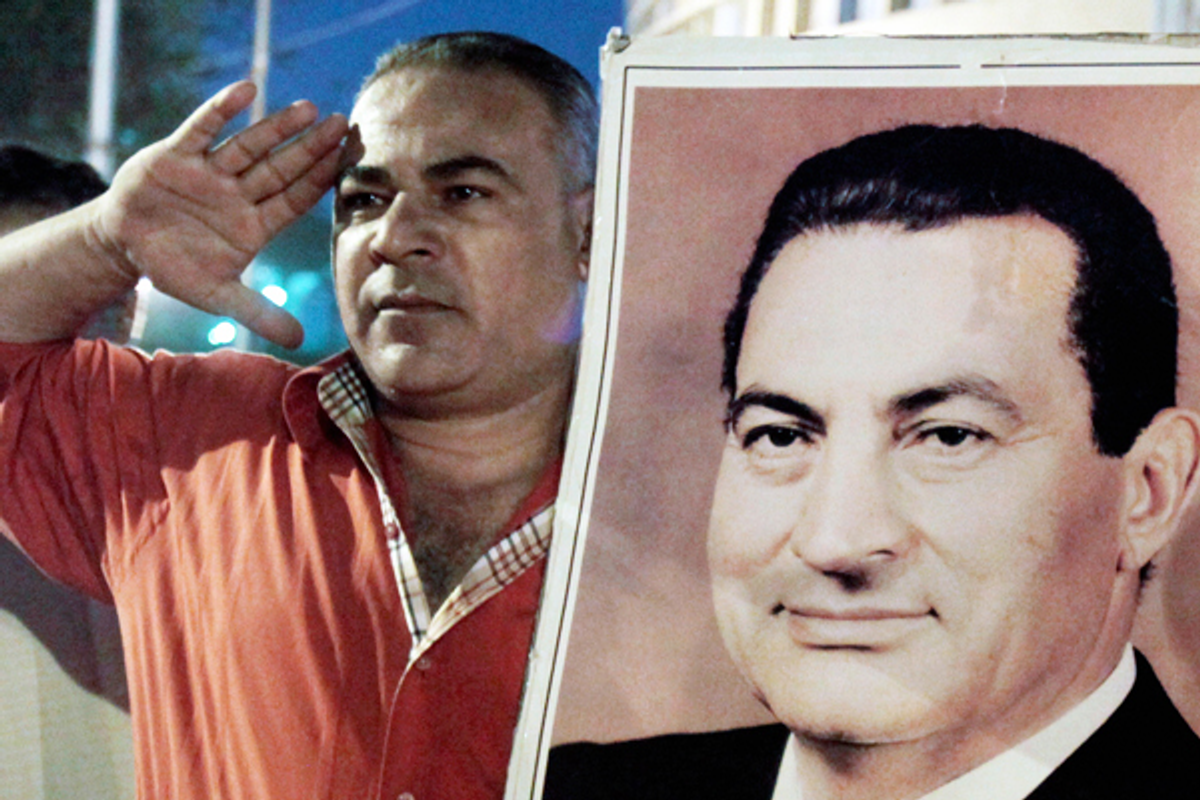 A supporter of former president Hosni Mubarak