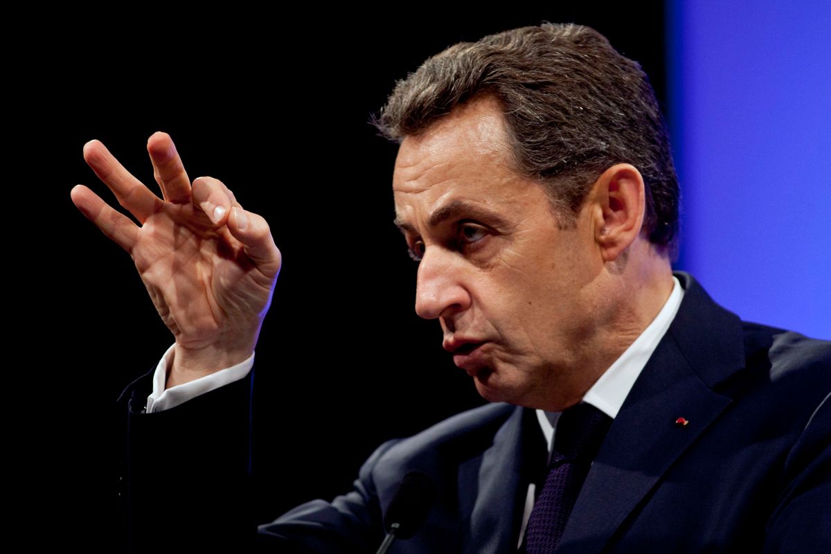 Nicolas Sarkozy gestures as he delivers a speech before building trade professionals as part of his campaign in Paris, April 17, 2012. )      (Reuters/POOL)