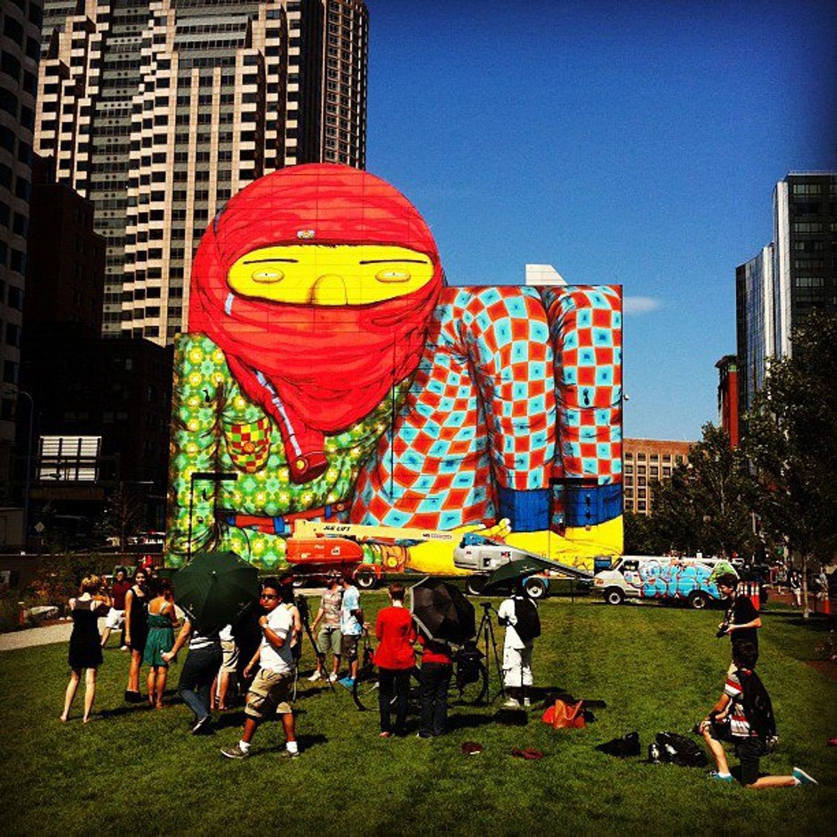 A new Os Gemeos painting rises on Boston’s Rose Fitzgerald Kennedy Greenway at Dewey Square to coincide with their show at the city’s Institute for Contemporary Art (via Geoff Hargadon’s Instagram)