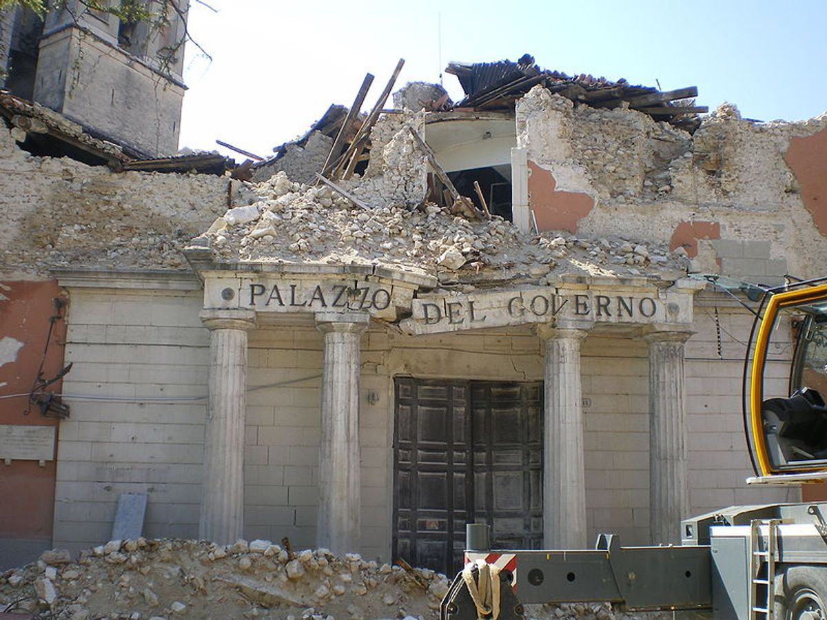 Damage from the 2009 L'Aquila quake (Wikimedia)