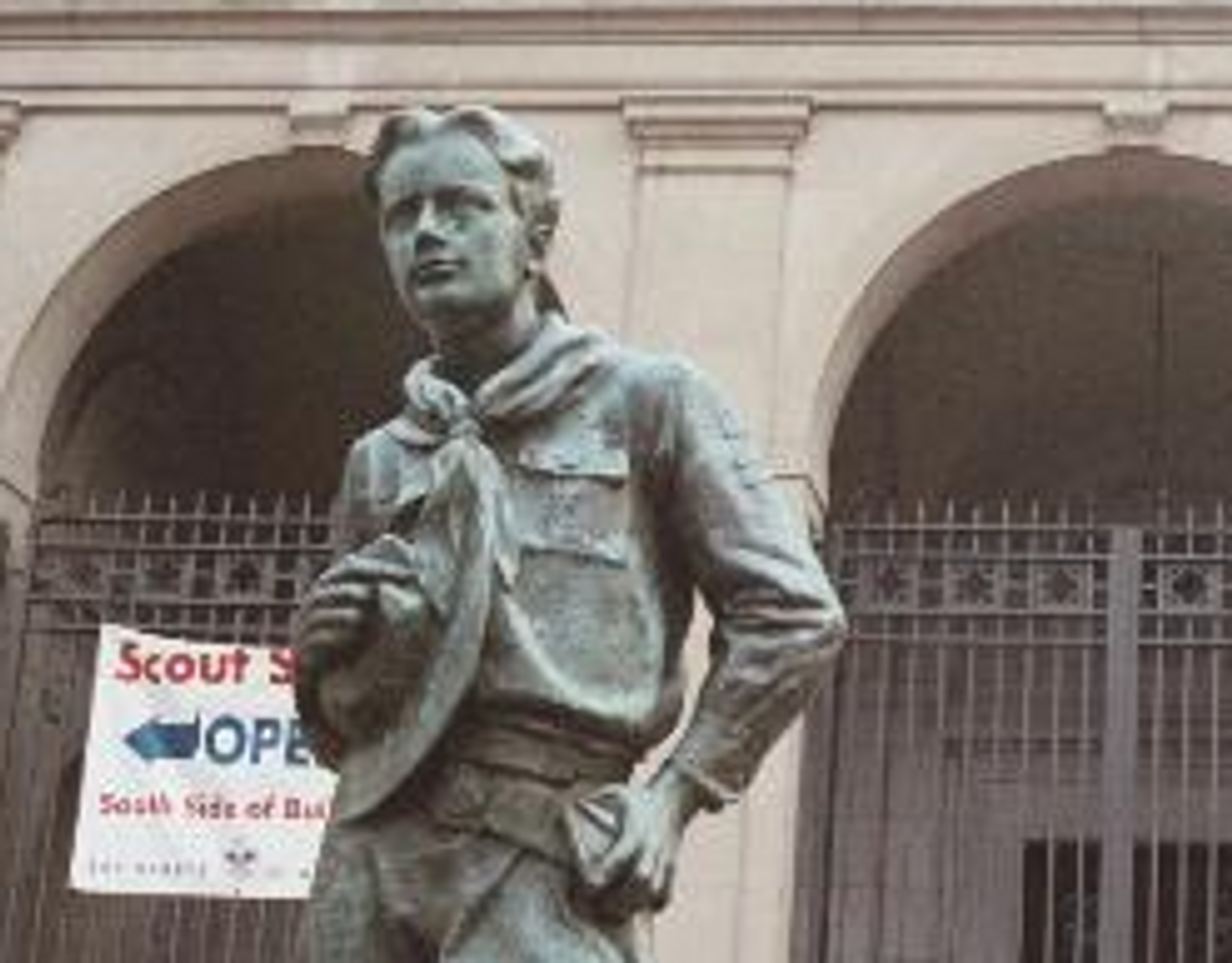  Boy Scout statue, Philadelphia (Wikimedia)   
