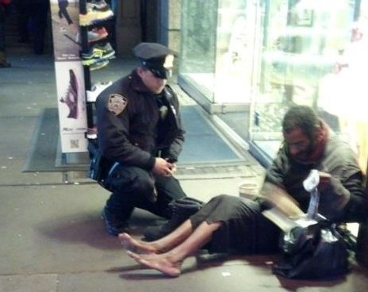  Officer DePrimo's kind act (via NYPD Facebook page)        (Jennifer Foster of Florence, AZ)