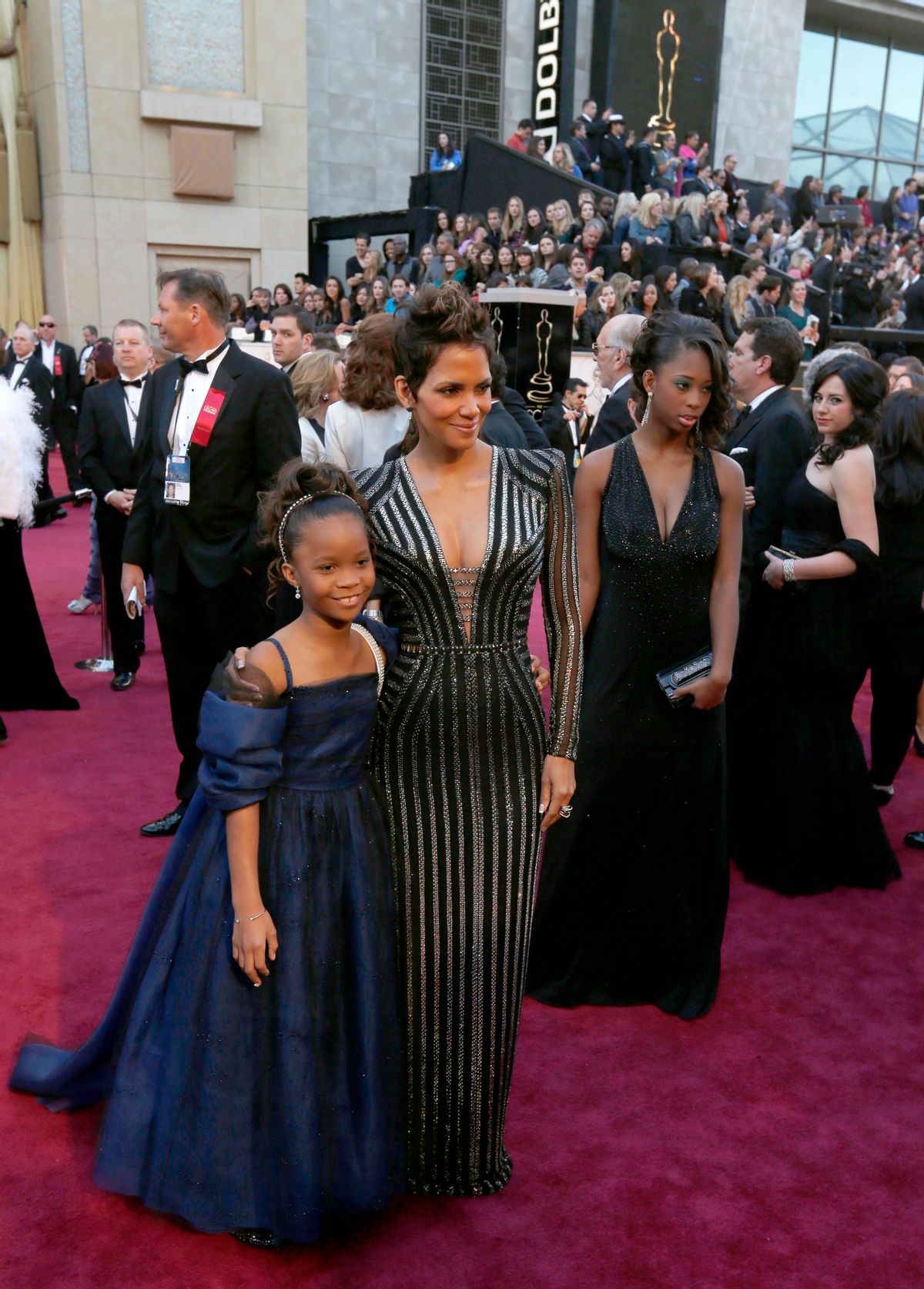 Halle Berry (center) poses with Quenzhane Wallis (left) at the 85th Academy Awards in Hollywood Feb. 24, 2013                   (Reuters)