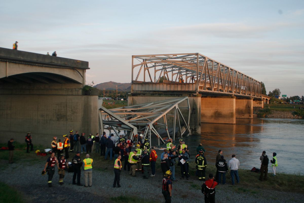 A portion of the Interstate-5 bridge is submerged after it collapsed into the Skagit river dumping vehicles and people into the water in Mount Vernon, Wash., Thursday, May 23, 2013.  (AP/Joe Nicholson)