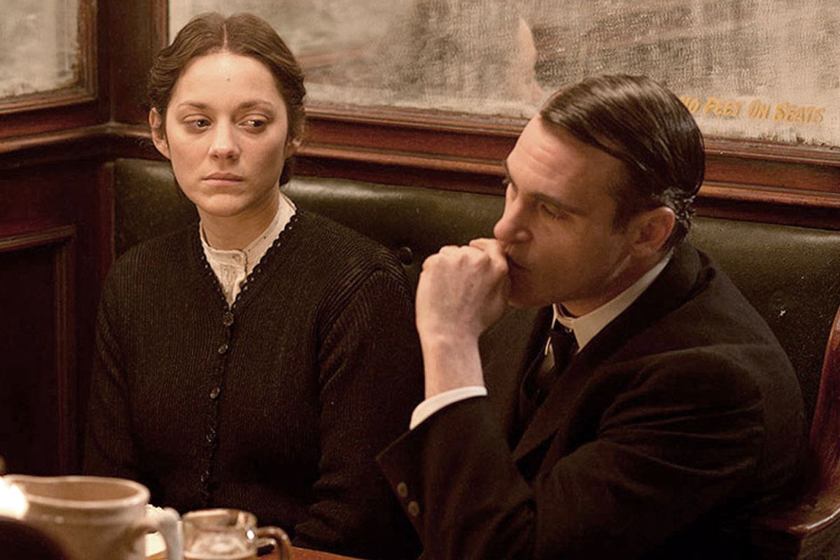  Marion Cotillard and Joaquin Phoenix in "The Immigrant" 