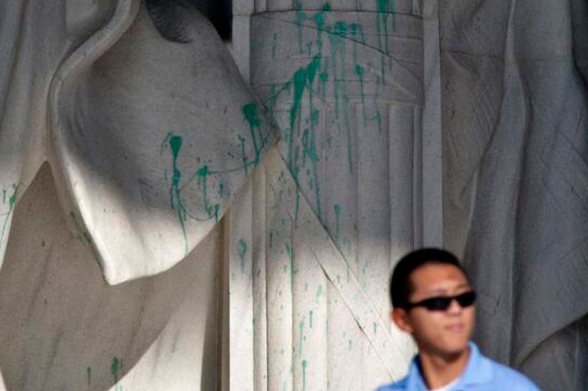  The vandalized Lincoln memorial   (AP J. Scott Applewhite via Twitter user Ethan Klapper)