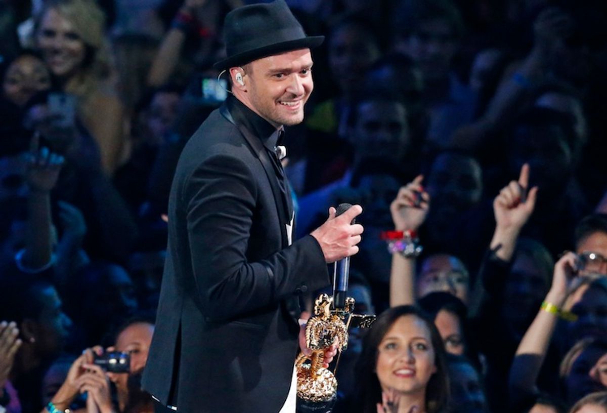 Justin Timberlake accepts the Video Vanguard award during the 2013 MTV Video Music Awards in New York August 25, 2013.         (Â© Lucas Jackson / Reuters)