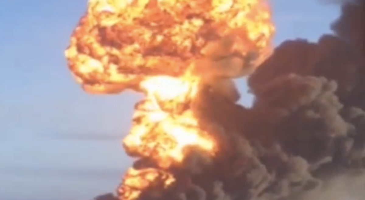 Fireball explodes from North Dakota train following Monday's crash    (Screenshot, Reuters)