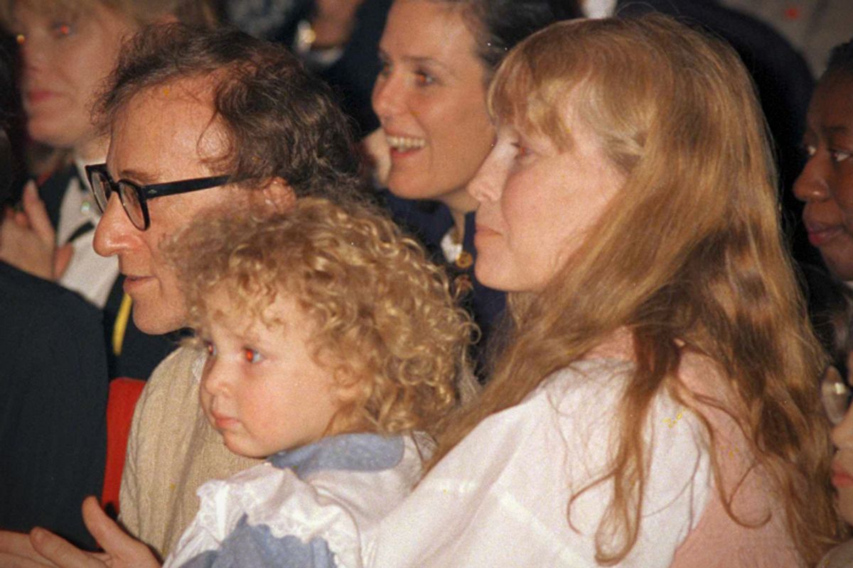 Woody Allen, Dylan Farrow, and Mia Farrow, Nov. 14, 1987.       (AP/Ed Bailey)