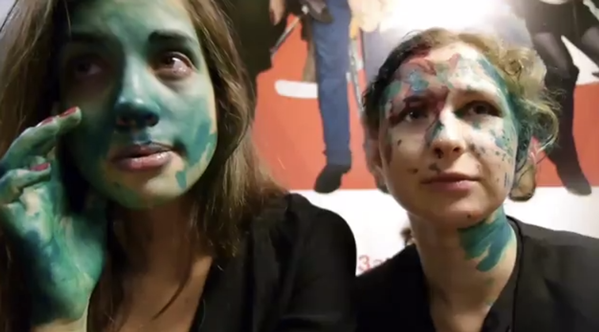 Maria Alyokhina and Nadezhda Tolokonnikova    (YouTube)