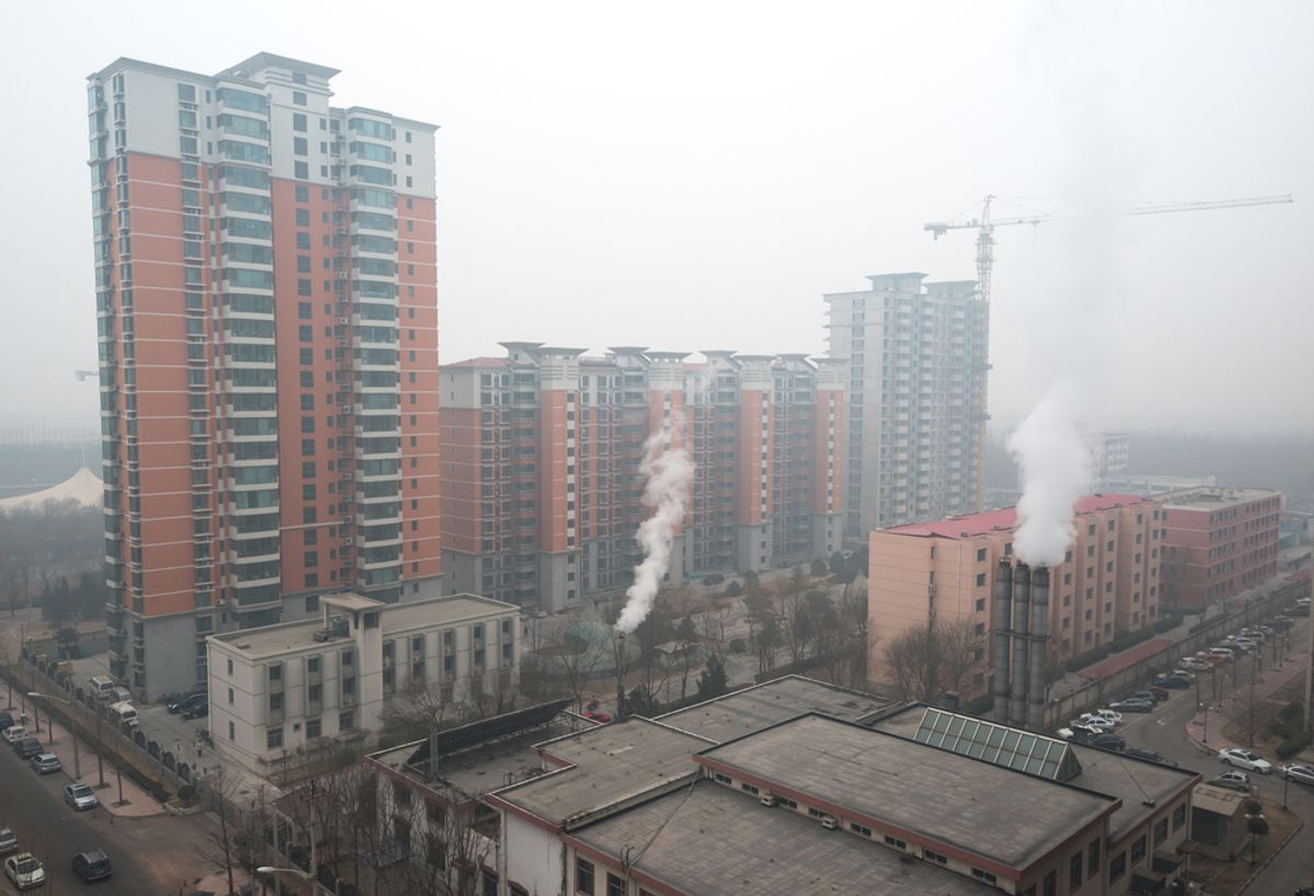 Severe air pollution on February 25, 2014 in Beijing, China  (Hung Chung Chih / Shutterstock)