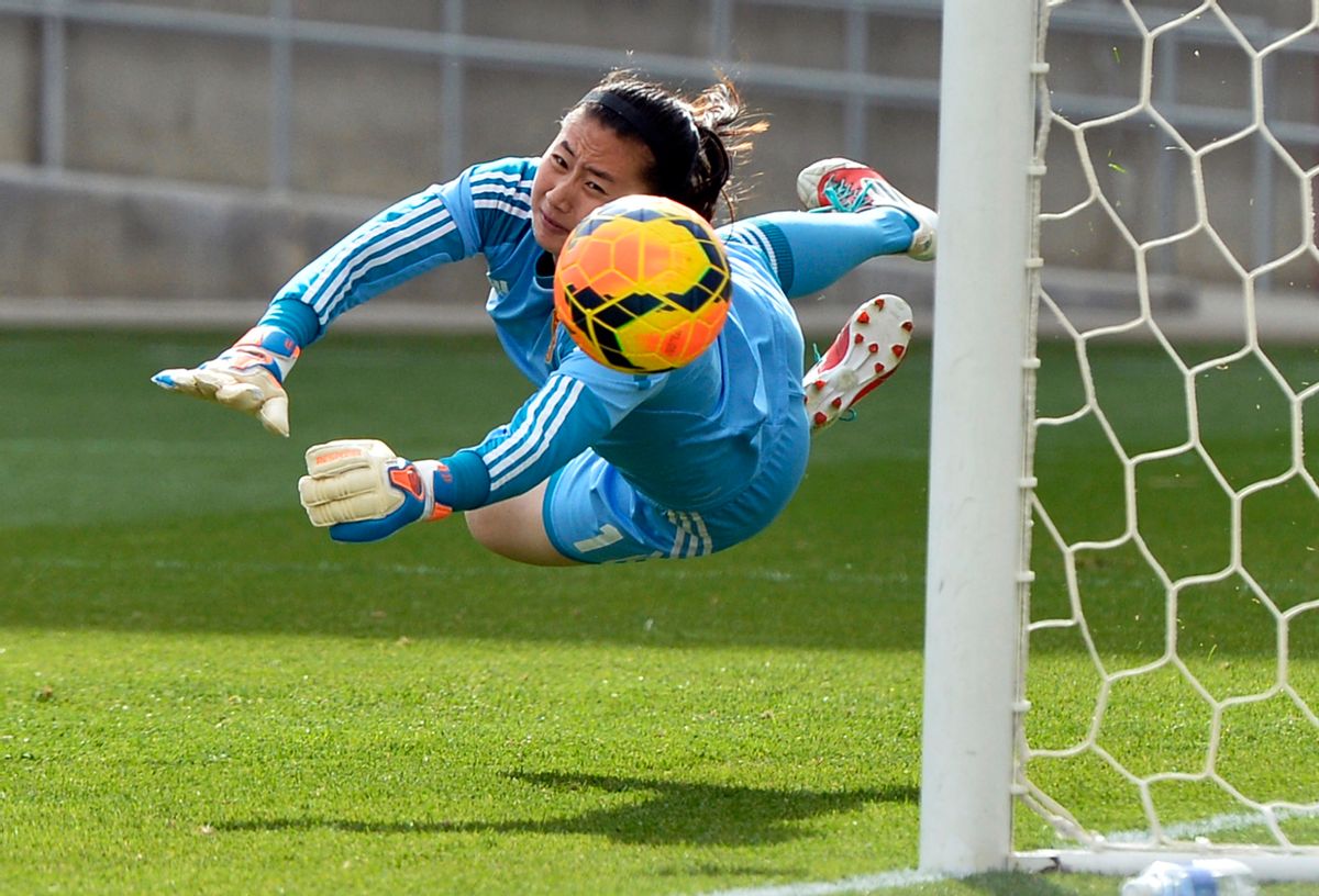10ThingstoSeeSports - China goalkeeper Zhang Yue lets the ball slip past for a goal by U.S. midfielder Megan Rapinoe during the second half of an international friendly soccer match in Commerce City, Colo., on Sunday, April 6, 2014. (AP Photo/Jack Dempsey, File) (AP)