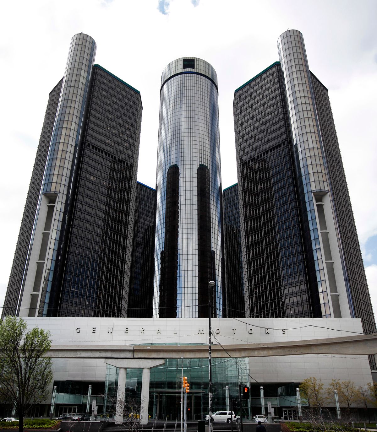This Friday, May 16 2014 photo shows General Motors' world headquarters in Detroit. U.S. safety regulators fined General Motors a record $35 million Friday for taking at least a decade to disclose defects with ignition switches in small cars that are now linked to at least 13 deaths. (AP Photo/Paul Sancya) (AP)