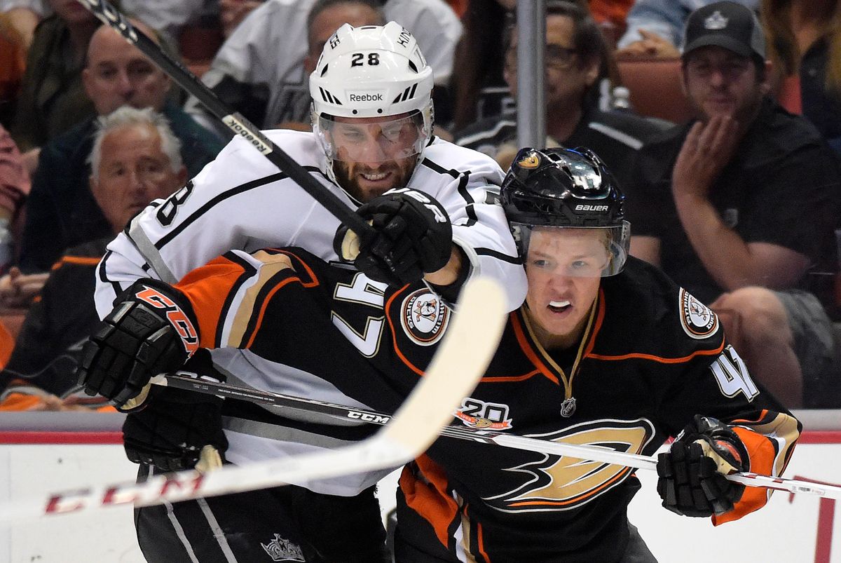 Los Angeles Kings center Jarret Stoll, left, and Anaheim Ducks defenseman Hampus Lindholm, of Sweden, battle for the puck during the first period in Game 2 of an NHL hockey second-round Stanley Cup playoff series, Monday, May 5, 2014, in Anaheim, Calif.  (AP Photo/Mark J. Terrill) (AP)